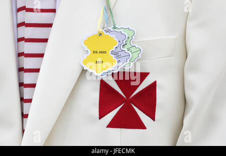 Das Club Abzeichen Radley College Jacke tagsüber drei der 2017 Henley Royal Regatta entlang des Flusses Themse. Stockfoto