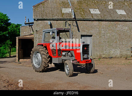 1977 Massey Ferguson 595 Traktor Stockfoto