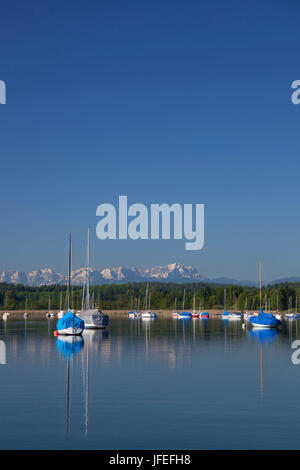 Blick über den Starnberger See auf Wettersteingebirge mit Zugspitze, Tutzing, Upper Bavaria, Bayern, Deutschland Stockfoto