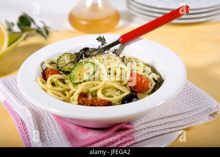 Spaghetti mit Gemüse Stockfoto