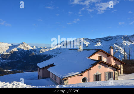 Schweiz, Kanton Graubünden, Engadin, St. Moritz, Corviglia, chalet Stockfoto