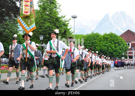 Deutschland, Bayern, Garmisch-Partenkirchen, traditionellen Trachtenumzug Stockfoto