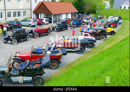 Oldtimer-Rallye "Herkomer Konkurrenz" in Landsberg Lech für mindestens 80 Jahre alten Autos. Stockfoto