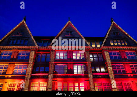 Weihnachten, Einkauf, hell beleuchteten Fassade des Kaufhauses Oberpollinger in München Neuhauserstrasse Stockfoto