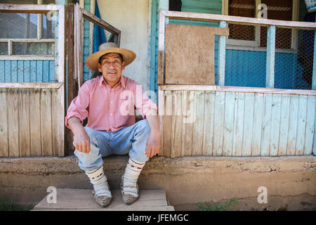 Chile, Araucania, Alto Bio Bio, Mapuche, Mann, Gelehrter, Stockfoto