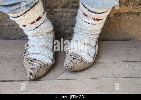 Chile, Araucania, Alto Bio Bio, Mapuche, Leder-Schuhe Stockfoto