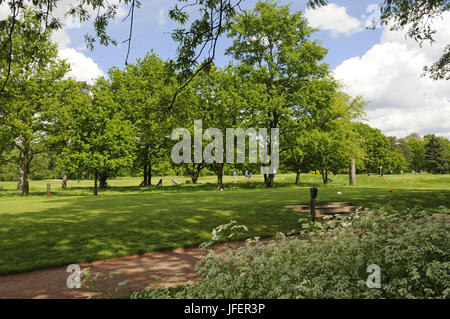 Blick auf die 2. Abschlag mit Wildblumen auf Pam Barton Kurs Golfclub Royal Mid Surrey Richmond Surrey England Stockfoto