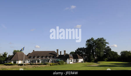 Blick auf das Clubhaus vom 18. Loch bei Shirley Park Golf Club, Croydon, Surrey, England Stockfoto