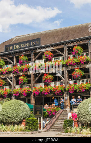 England, London, St Katherine's Dock, Dickens Inn Pub Stockfoto