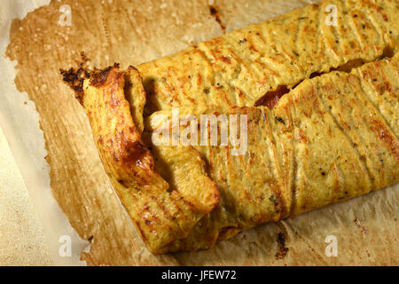 Niedrige Carb Blumenkohl stromboli Stockfoto
