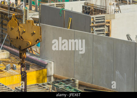 Hochbau mit Betonwänden. Stockfoto