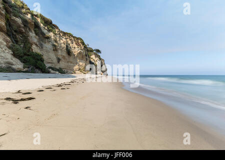 Dume Cove Beach mit Motion blur Wasser in Malibu, Kalifornien. Stockfoto