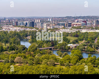 Luftaufnahme über Hyde Park und die Serpentine See im Zentrum von London in England Stockfoto