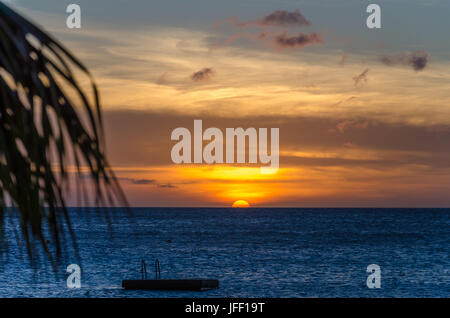 Sonnenuntergang an der Porto Mari White Sand Beach Stockfoto