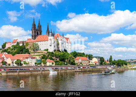 Albrechtsburg in Meißen mit Dampfer Stockfoto