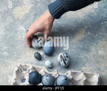 Eier in Papierfach Stockfoto