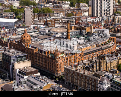 Blick über London England einschließlich Kaufhaus Harrods. Harrods ist ein Luxus-Kaufhaus befindet sich in der Brompton Road in Knightsbridge, London. Es ist Stockfoto