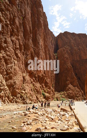 Porträt Ansicht der Todgha Schlucht Canyon am Dadès Fluß im Atlasgebirge, Marokko Stockfoto