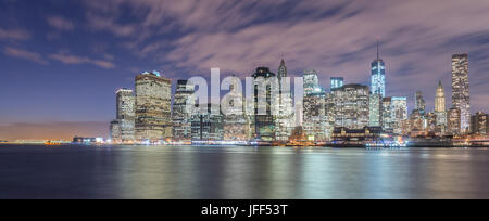 Blick auf lower Manhattan aus Brooklyn Stockfoto