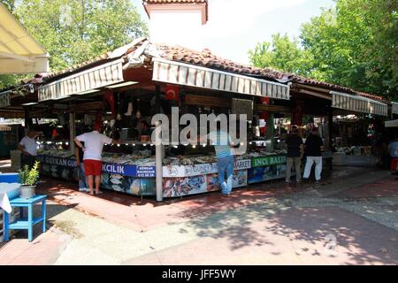 FETHIYE, Türkei 31. MAI 2017: Fische zum Verkauf zu einem beliebten Fischmarkt in Fethiye, Türkei, 31. Mai 2017 Stockfoto