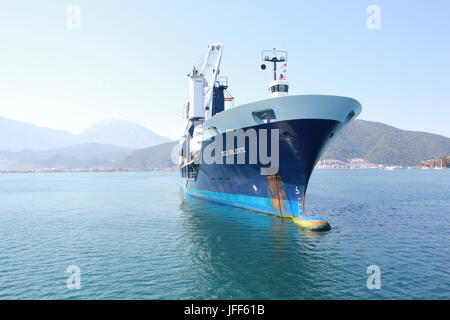 1. JUNI 2017, Fethiye, Türkei: Deo Volente, ein Boot Transporter Schiff in der Bucht von Fethiye, Türkei, 1. Juni 2017 Stockfoto