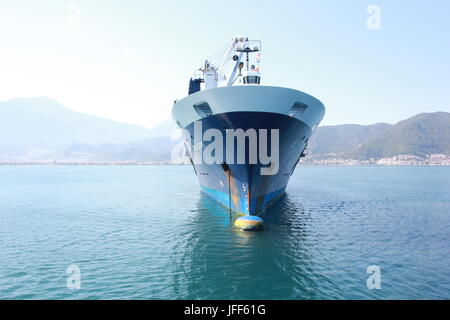 1. JUNI 2017, Fethiye, Türkei: Deo Volente, ein Boot Transporter Schiff in der Bucht von Fethiye, Türkei, 1. Juni 2017 Stockfoto