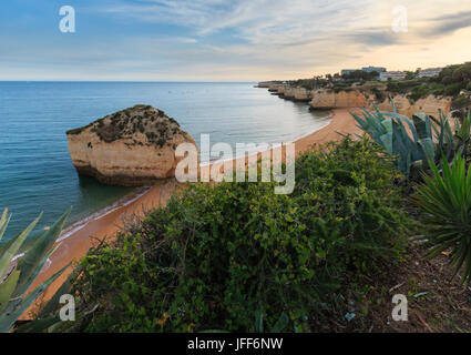 Praia da Cova Redonda (Lagoa, Portugal). Stockfoto