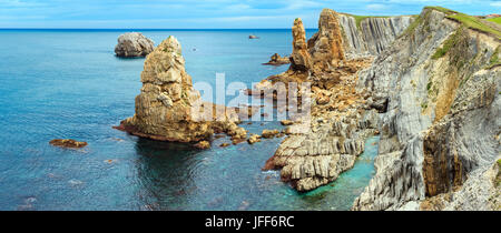 Arnia Strand Küste Landschaft. Stockfoto