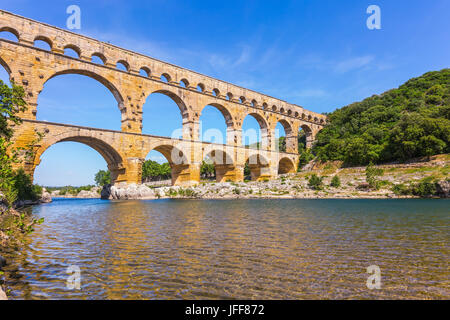 Dreistufige Aquädukt Pont du Gard Stockfoto