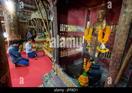 Wat Xieng Thong buddhistischen Tempel in Luang Prabang, Laos, Asien Stockfoto