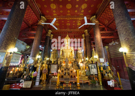 Buddha Statue im Wat Mai Suwannaphumaham (aka inkl. Mwst.) Tempel, Luang Prabang, Laos, Asien Stockfoto