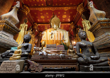 Buddha Statue im Wat Mai Suwannaphumaham (aka inkl. Mwst.) Tempel, Luang Prabang, Laos, Asien Stockfoto