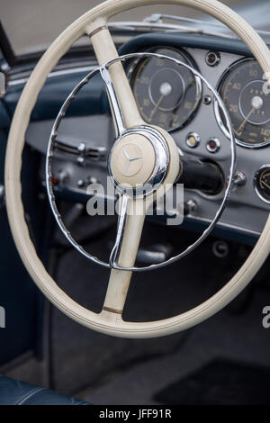 Detail der Einrichtung eines Oldtimers Mercedes Stockfoto