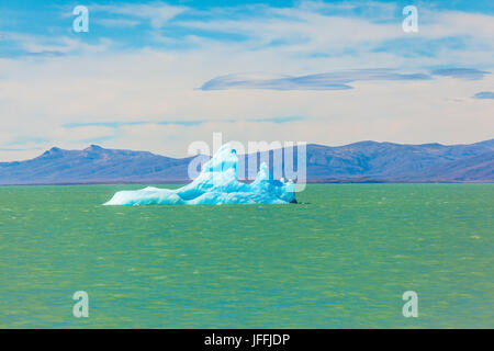 Die smaragdgrünen Wasser der See Viedma Stockfoto