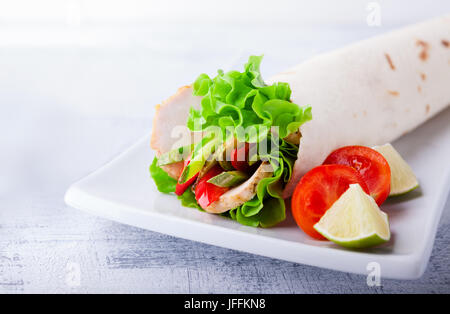 Hähnchen-Wrap-sandwich Stockfoto