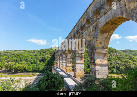 Das Aquädukt aus der Römerzeit Pont du Gard Stockfoto