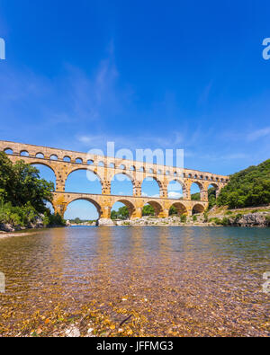 Dreistufige Aquädukt Pont du Gard Stockfoto