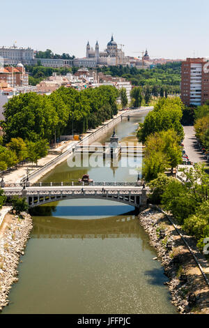 Puente de la Reina Victoria (Queen Victoria Bridge) in Madrid, Spanien Stockfoto