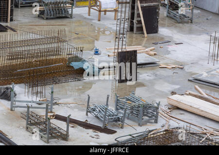 Hochbau mit Betonwänden. Stockfoto