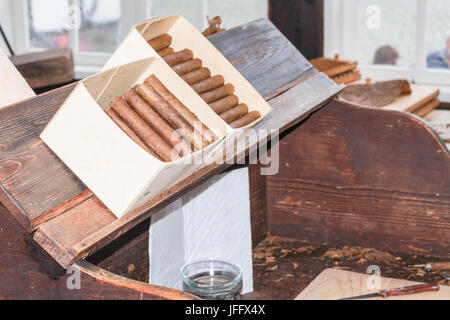 Traditionelle Herstellung von Zigarren Stockfoto