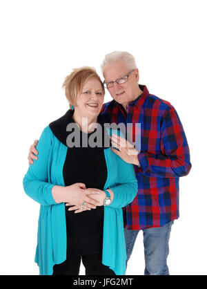 Schönes älteres paar umarmt. Stockfoto