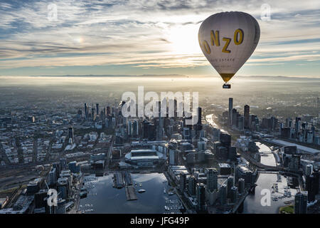 Schwebt über Melbourne Stockfoto