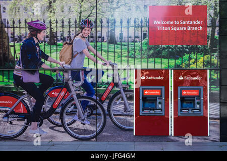 Regent es ist eine gemischte Nutzung Wirtschaft und Einzelhandel und Wohnviertel auf der Nordseite der Euston Road, London, England, Vereinigtes Königreich Stockfoto