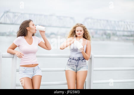 Mittagessen zu teilen. Stockfoto