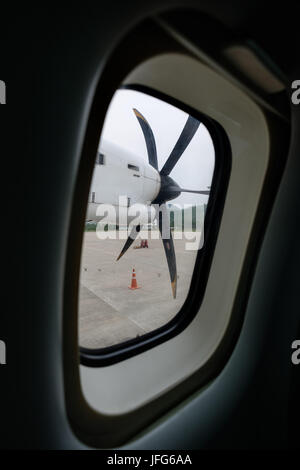 Motor mit einem Propeller Flugzeug von innen gesehen Stockfoto