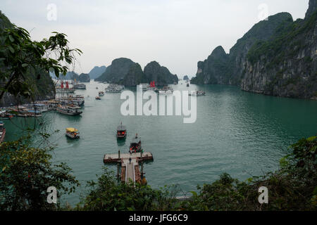 Halong Bucht, Vietnam, Asien Stockfoto