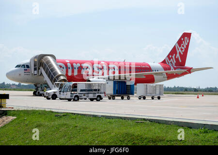 AirAsia Flugzeug auf dem Rollfeld Stockfoto