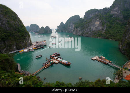 Halong Bucht, Vietnam, Asien Stockfoto