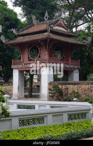 Pavillon der Konstellation im Tempel der Literatur in Hanoi, Vietnam, Asien Stockfoto