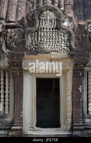 Skulpturen der tanzende Apsaras an der Tempelanlage Angkor Wat, Siem Reap, Kambodscha, Asien Stockfoto